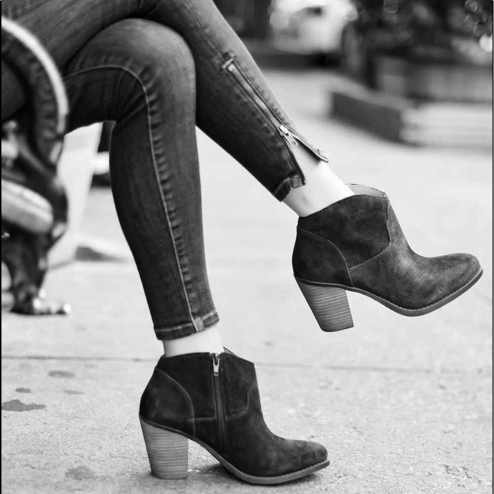 Eller Booties Suede